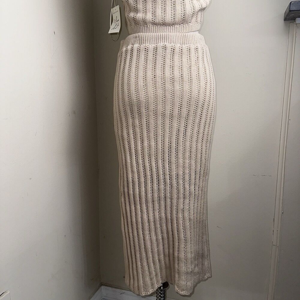 Sleeveless Crochet Knit Two-Piece Skirt Set in Cream - Picture 7 of 8